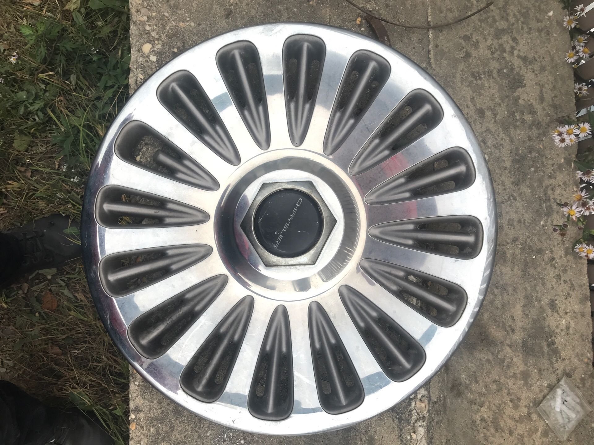 Chrysler New Yorker Concorde hubcap 16”1994-1995