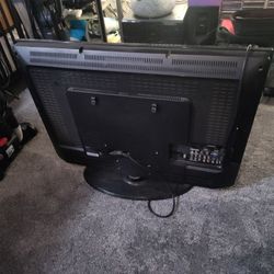 32" Hitachi LCD TV 