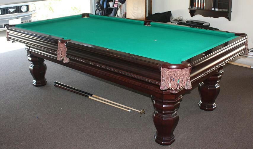 Brunswick Briarwood pool table Excellent condition