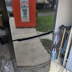 Frigidaire 20 Cu. Ft. Garage Ready Refrigerator 