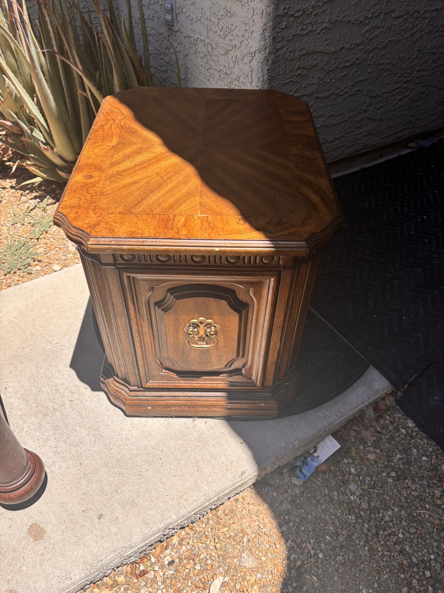 Cabinet/ End Table
