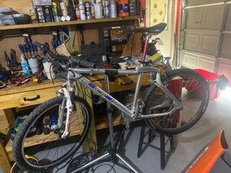 GT LST-2 Full Suspension Vintage Mountain Bike (Mid-90s Retro)