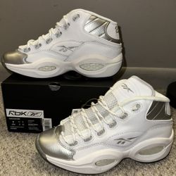 Reebok Junior Basketball Sneakers Size 7.
