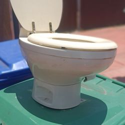 rv/trailer toilet