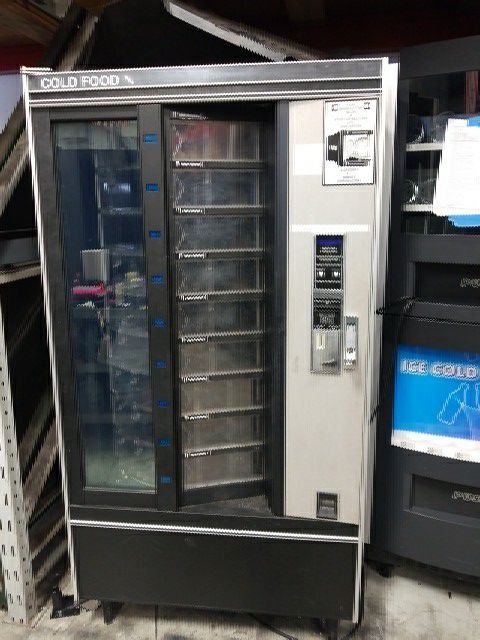 Cold food deli vending machine