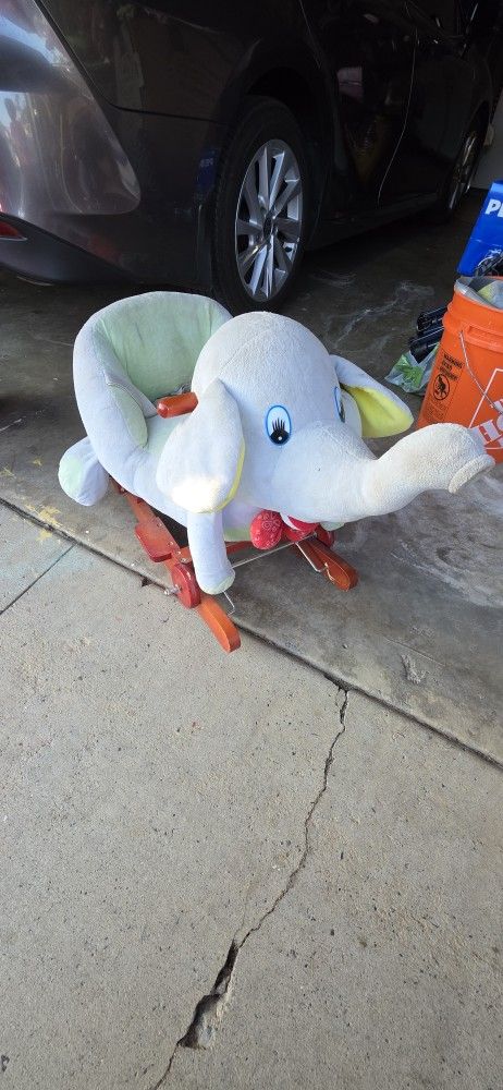 Rocking/rolling Elephant