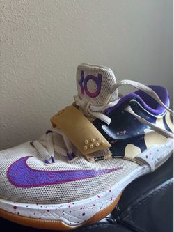 Basketball shoes
