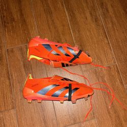 SIZE 8 ORANGE PREDATOR ELITES