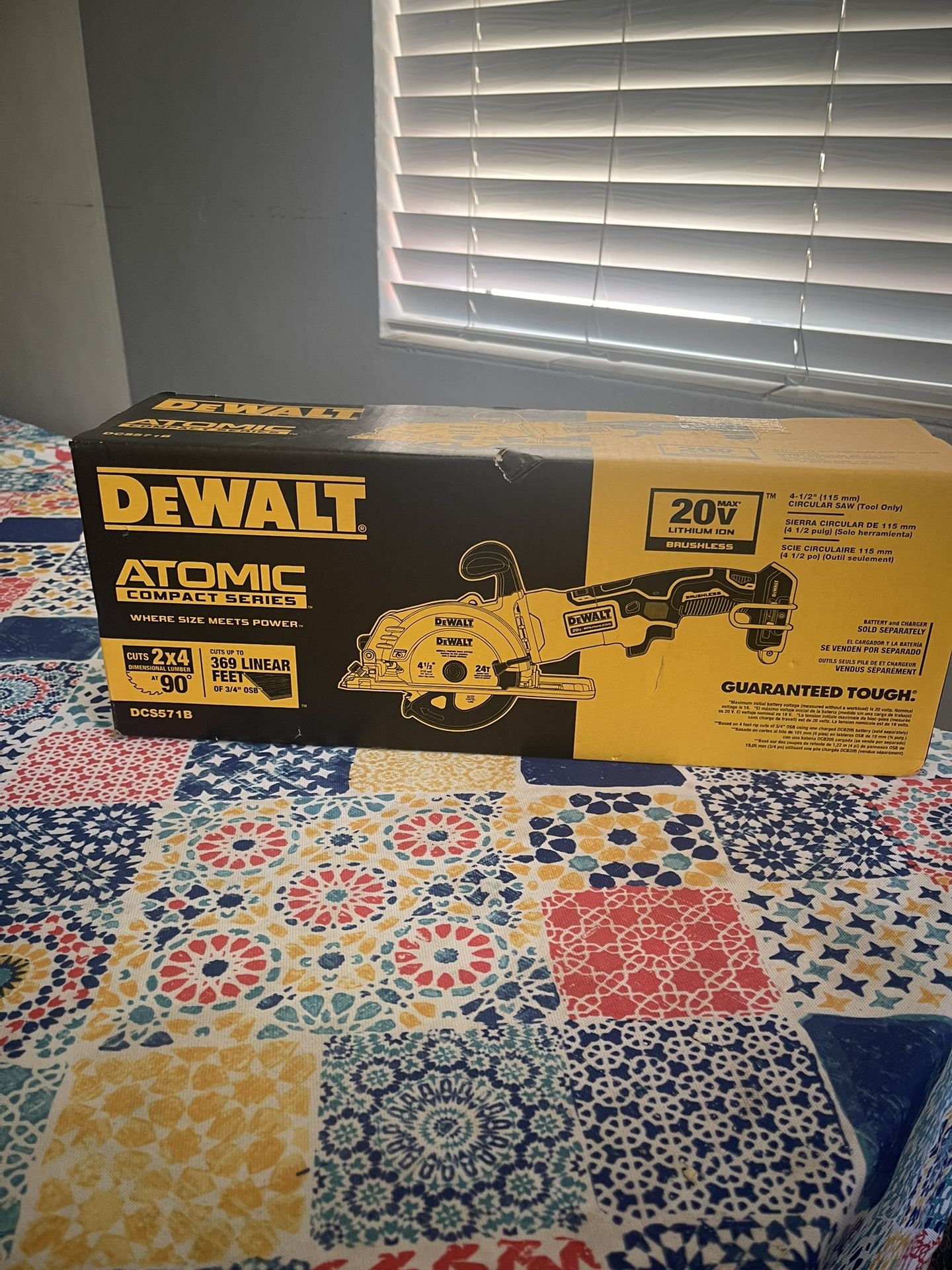 Dewalt Circular Saw Atomic 20v. $150 Tool Only Pick Up In Van Nuys 