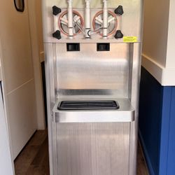 Commercial Stoelting Frozen Yogurt / Soft Serve Machines – Excellent Condition