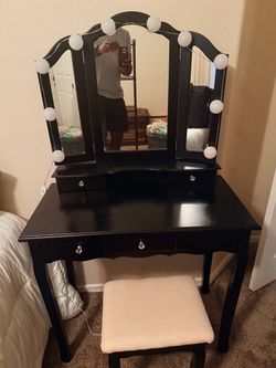 Vanity desk