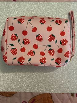 Wristlet pouch