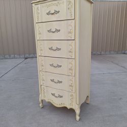 Antique Tall Classic Dresser ((Like New))