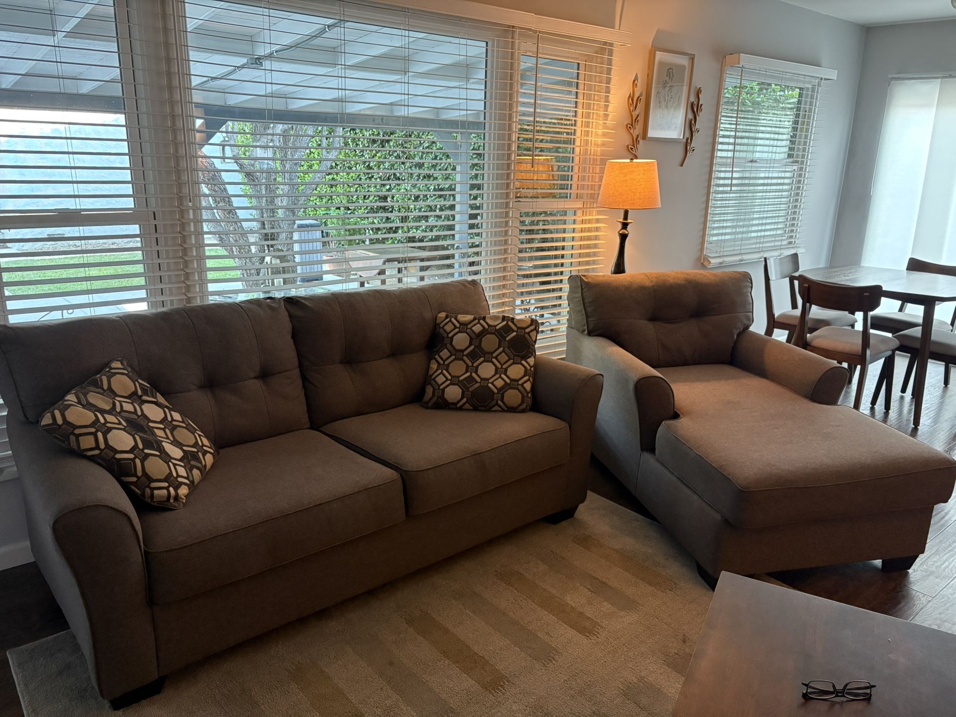 Living Room Set: Sofa + Chase Lounge