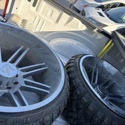 24” Wheels 35” Tires N Lift Kit