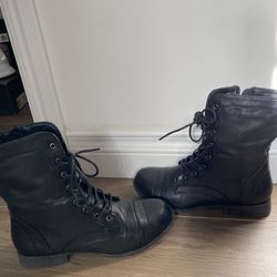 Black Boots 