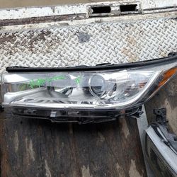 OEM 2018 Toyota Highlander Left Headlight 