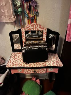 Kids vanity