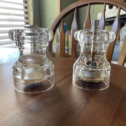 **VINTAGE** Lucite Acrylic Kitchen Salt Shaker & Pepper Mill Set - Picnic Sized