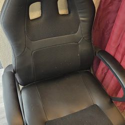 Used Gaming Office Desk Chair On Wheels With Vibrating Massager