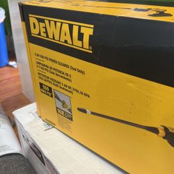 DEWALT 20V MAX 550 PSI 1.0 GPM Cold Water Cordless Electric Power Cleaner with 4 Nozzles (Tool Only)