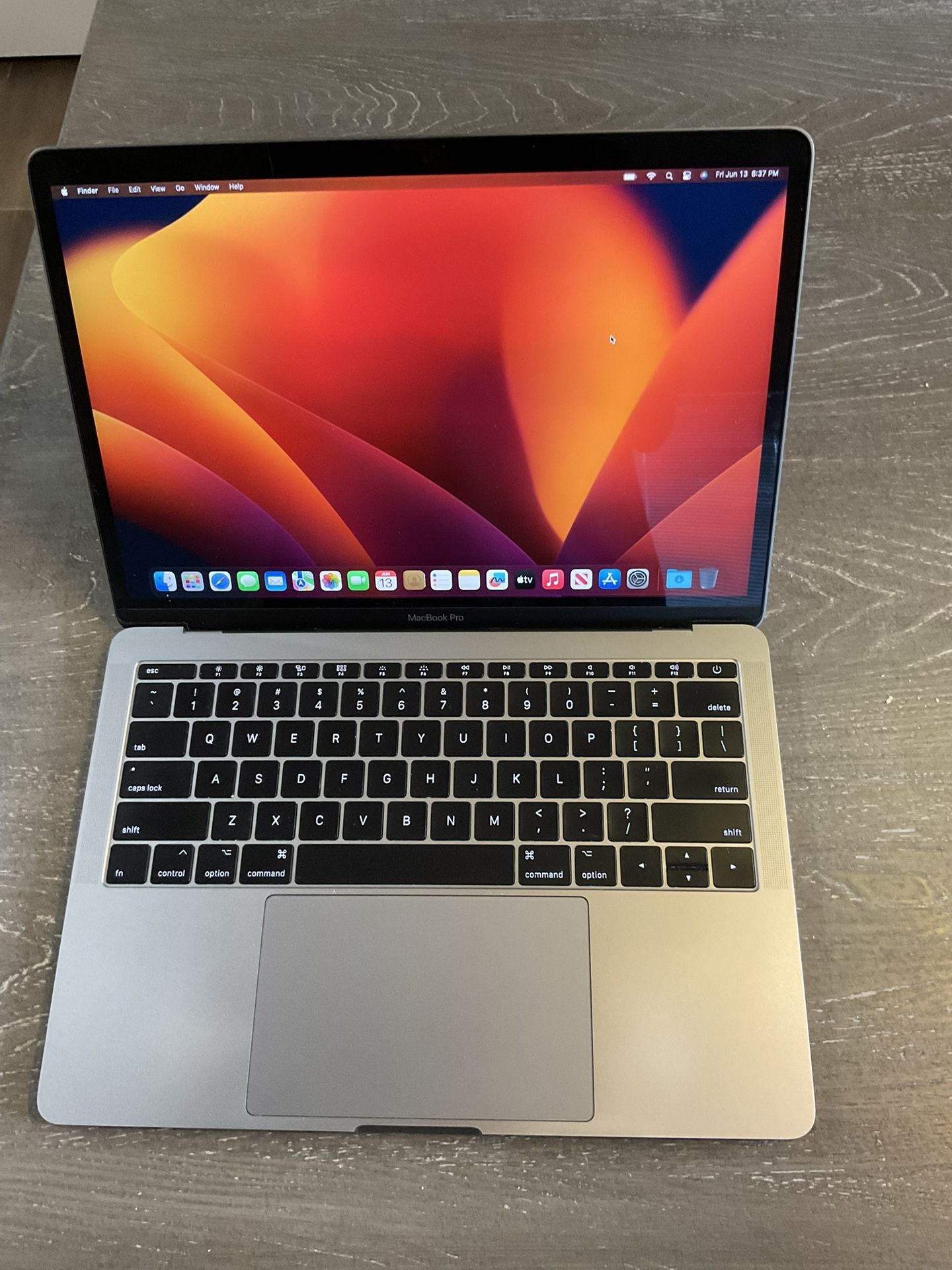 Apple MacBook Pro {read Details}