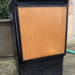 U-Line automatic ICE MAKER