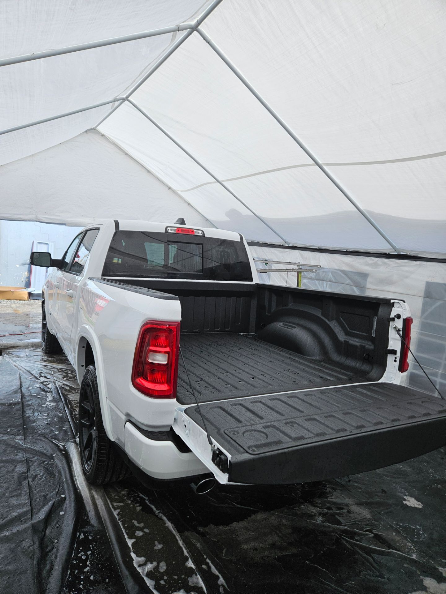 Raw Garage, Car painting, Bedliner, Paint Body Shop, frame pulling, dents, scratches, crashed cars, fix cars, paint cars, painting, paint shop, damage