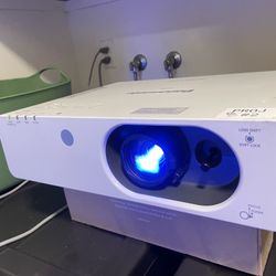 Panasonic HDMI Video Movie Tv Projector