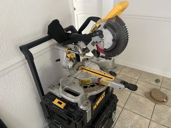 De Walt Cordless Miter Saw 7 1/2”