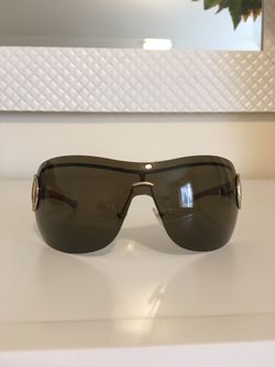 Women’s Gucci Sunglasses !