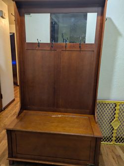 Entryway bench