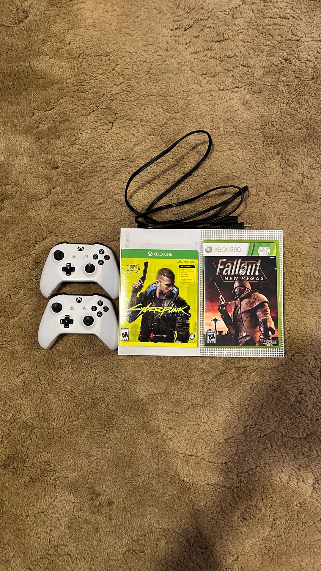 500GB Xbox One S 2 Controllers 3 Games