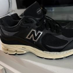 New Balance 2002r