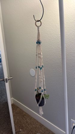 Macrame plant hanger