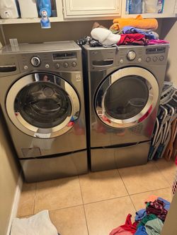 LG Washer and Gas Dryer Set w pedestals Work Great