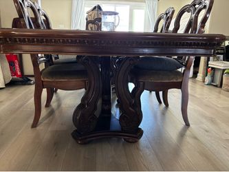 7 pcs Dinning room set .