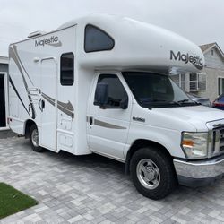 2010 Ford E-350  Super Duty