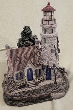 Hawthorne Village Thomas Kinkade “Guiding Point Lighthouse”