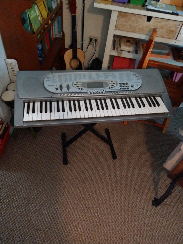 CASIO KEYBOARD w/stand
