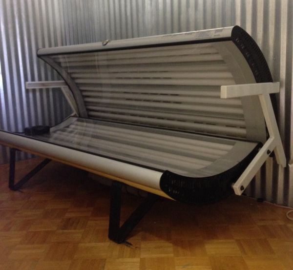 Commercial 24 Bulb Puretan Aruba UV Indoor Tanning Bed Lotions Eyewear for Sale in Columbia, SC