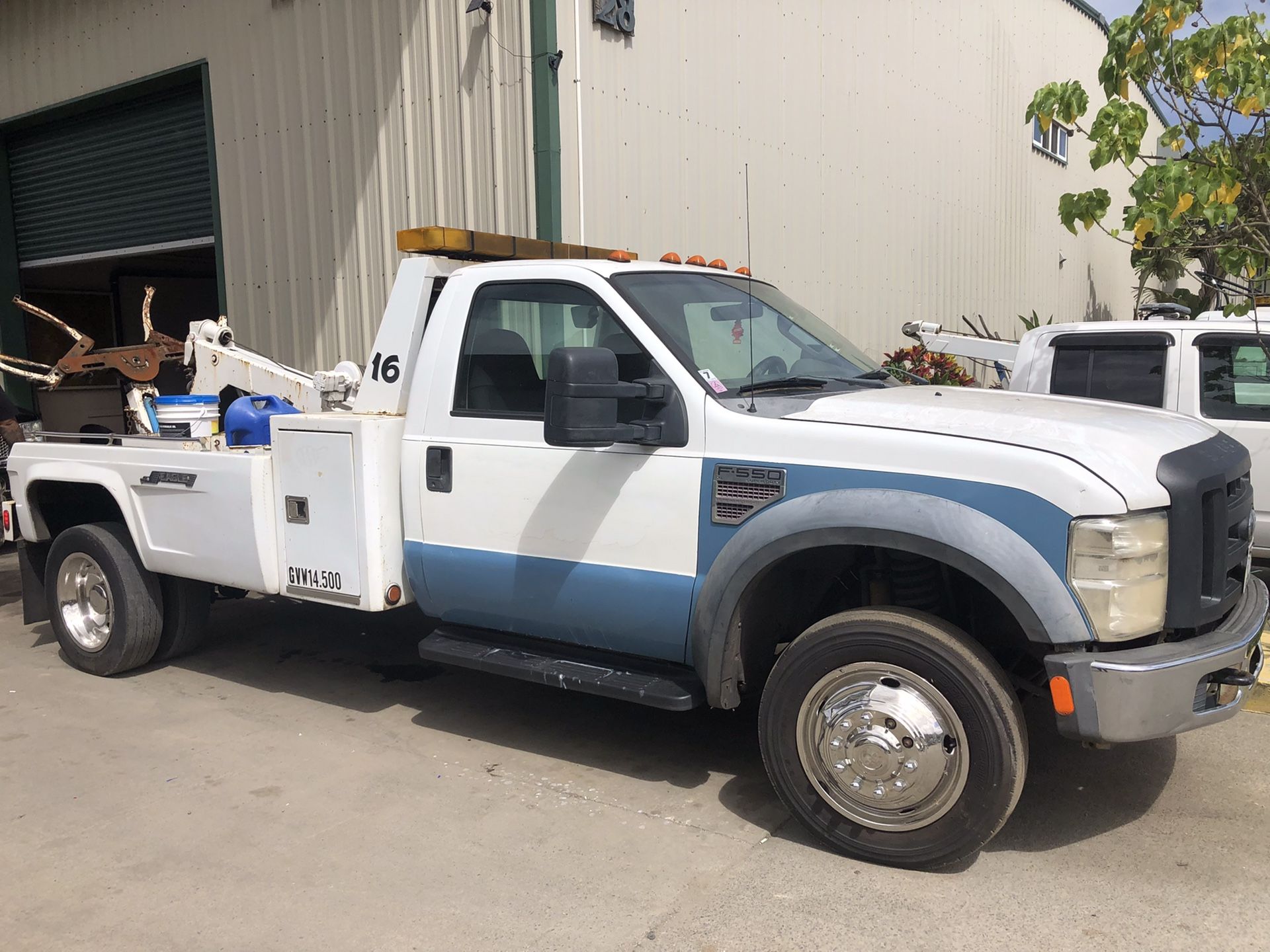 2008 Ford F550 6.0 wheel lift eagle claw style tow truck