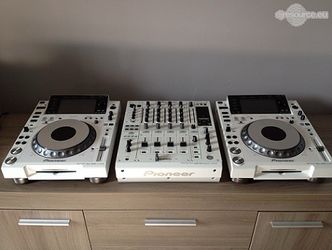 Pioneer CDJ-2000 Limited Edition White DJ Set