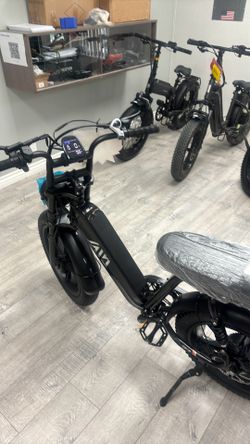 Last 2 R7 in clearance sale with warranty moped style ebike