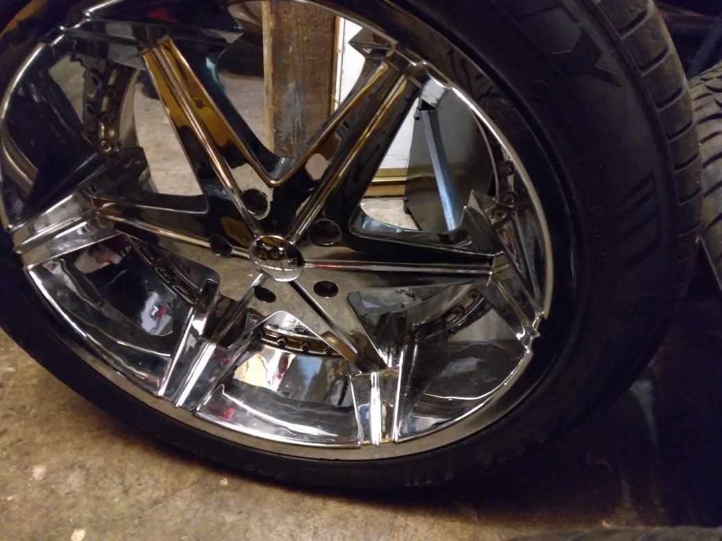 22 Inch Dub Rims W/ New Lexani Tires 5x135ford