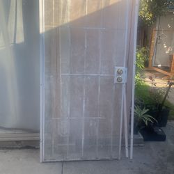 Puerta De Metal Buenas Condiciones 38/80 Con Toy Marcos