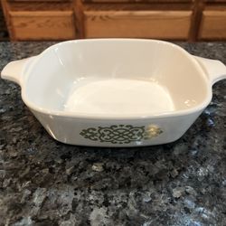 Vintage Corning Ware “Green Medallion ” Pattern.  Petite Pan.  P- 41B. Capacity 1 3/4 cup. Preowned excellent Condition no cracks or chips.