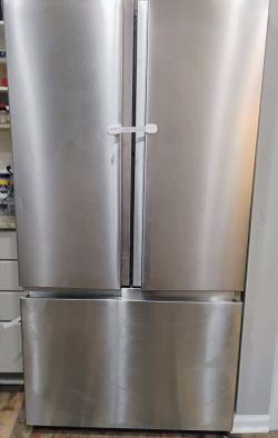 Fridge with bottom freezer