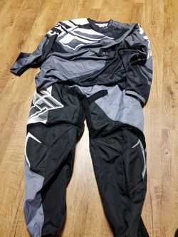 FLY SHIRT AND PANT COMBO. WORN ONCE. SHIRT SIZE 5XL AND PANTS SIZE AJUSTABLE 40- 44.