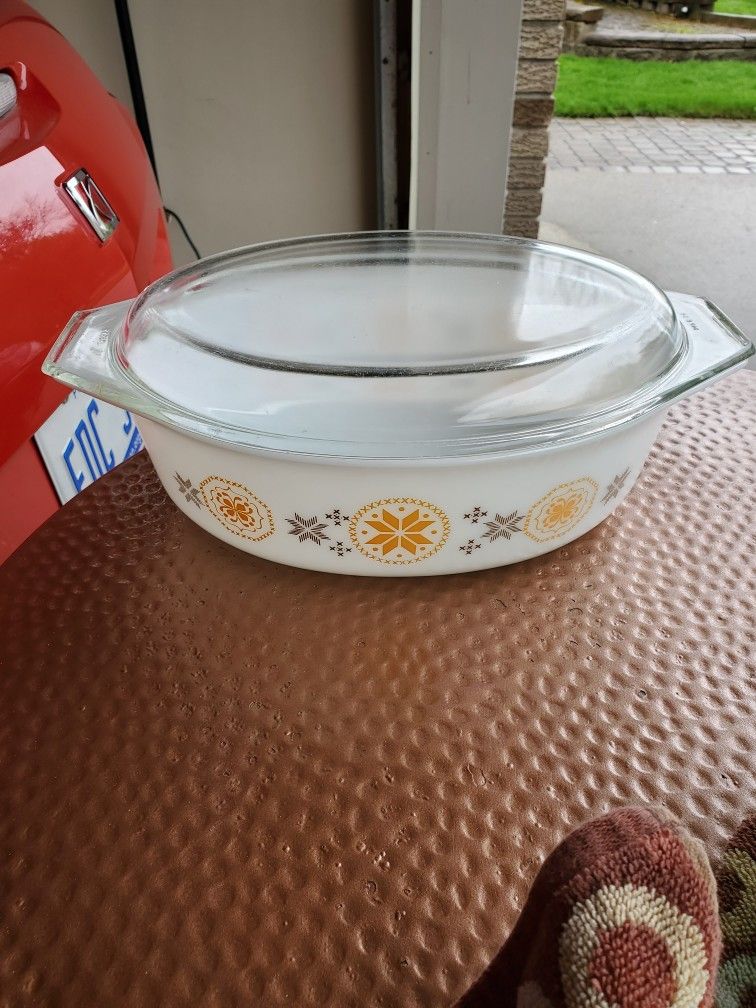 Country Hex Vintage Pyrex 2.5 Casserole Dish